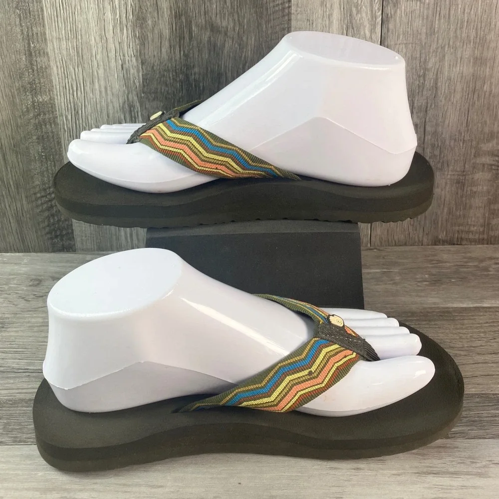 Teva Mush Flip Flops Womens 7 Brown Multi Color Chevron Zigzag Sandals 6119